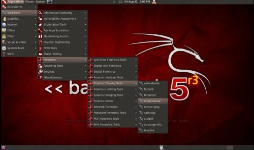 Il desktop di Backtrack (fonte: invisiblespeaks.blogspot.it)