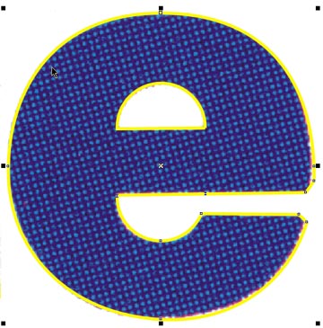 Il contorno esterno della 'E' appare completo